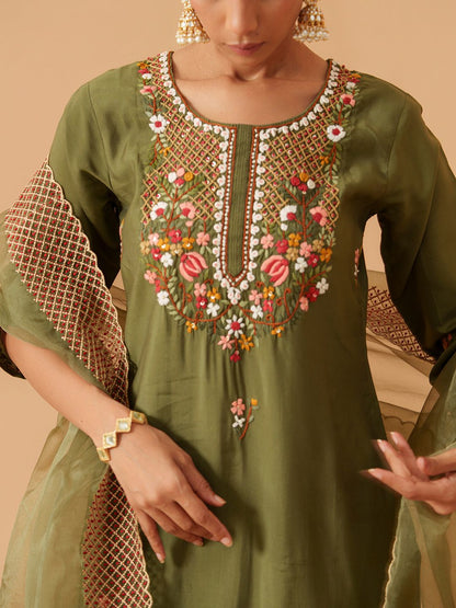 Dhiyona PD Women Women Floral Embroidered Kurta with Trousers & Dupatta
