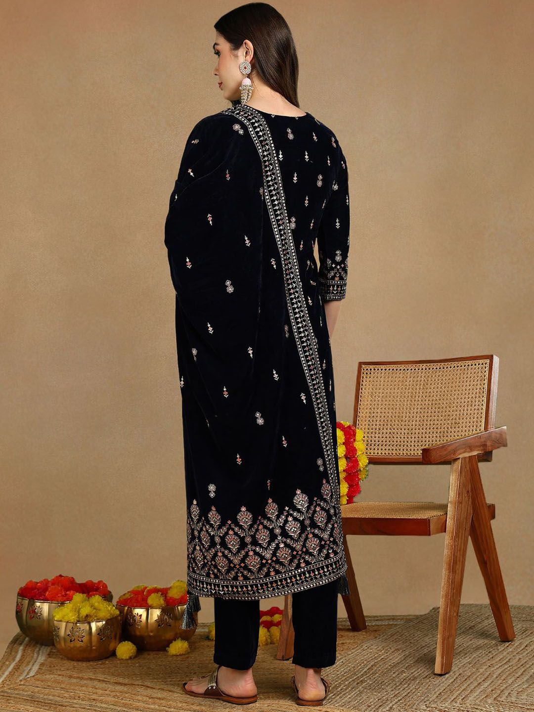 Dhiyona PD Women Women Ethnic Motif Embroidered Straight Kurta Trousers With Dupatta