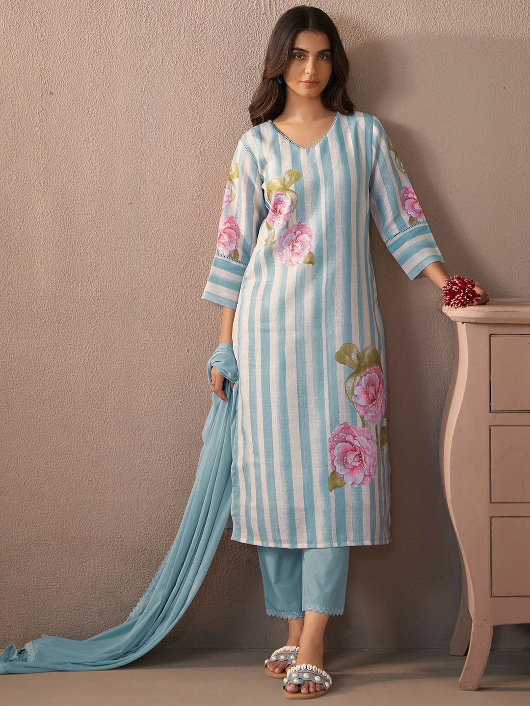 Floral Printed V-Neck Linen Kurta with Trousers & Dupatta