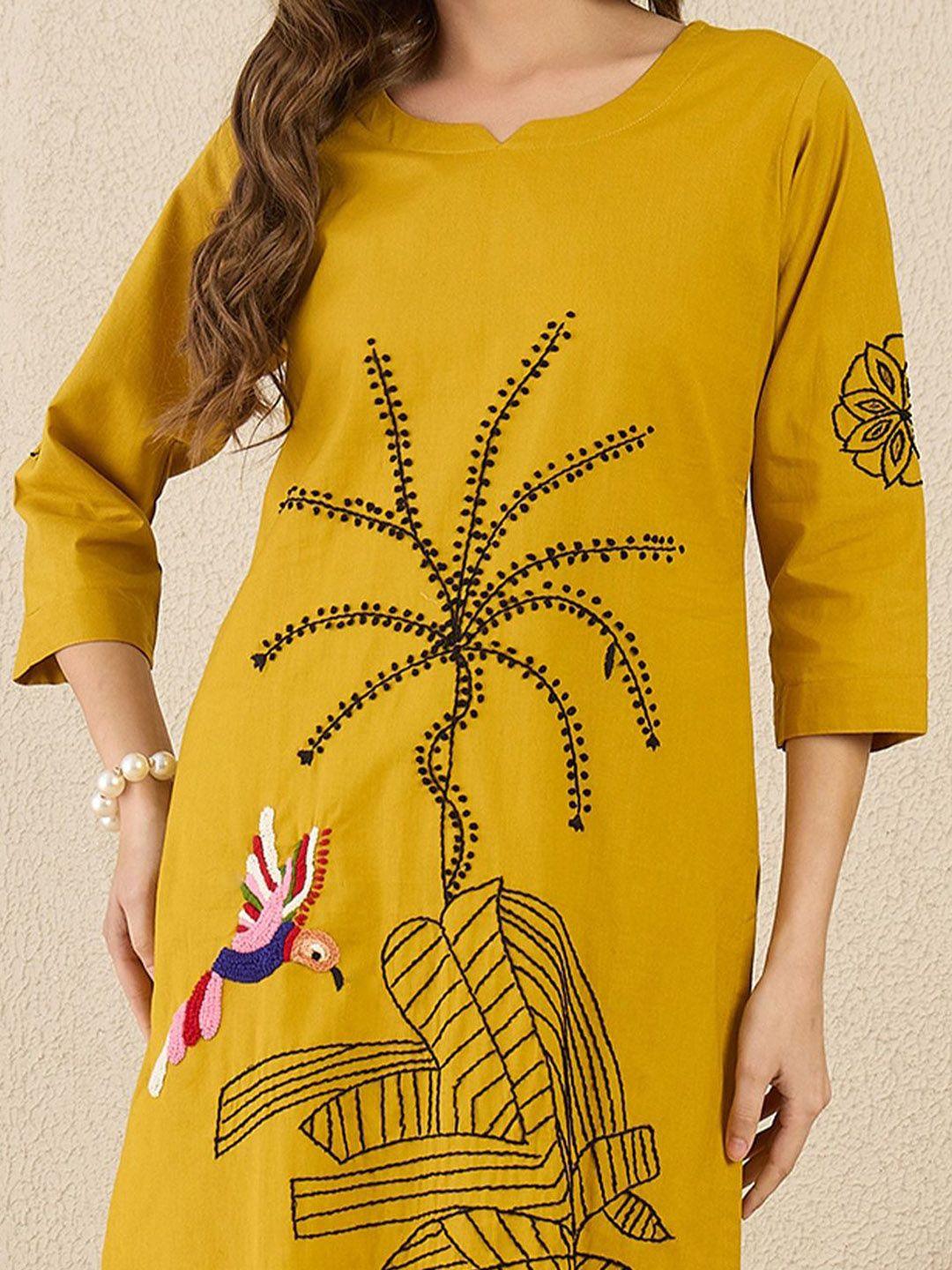 Floral Embroidered Round Neck Thread Work Pure Cotton Straight Kurta & Trousers