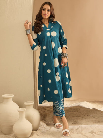 Women Printed Pleated Pure Cotton Kurta with Trousers