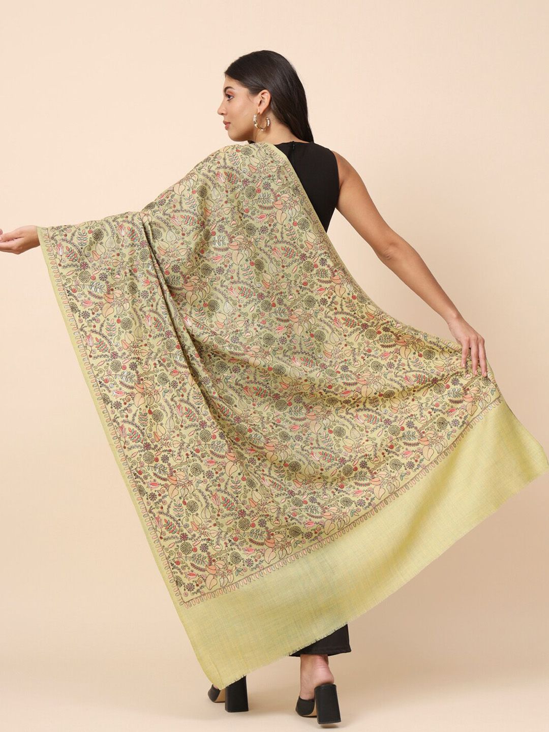 Dhiyona PA Floral Embroidered Pure Woolen Shawl