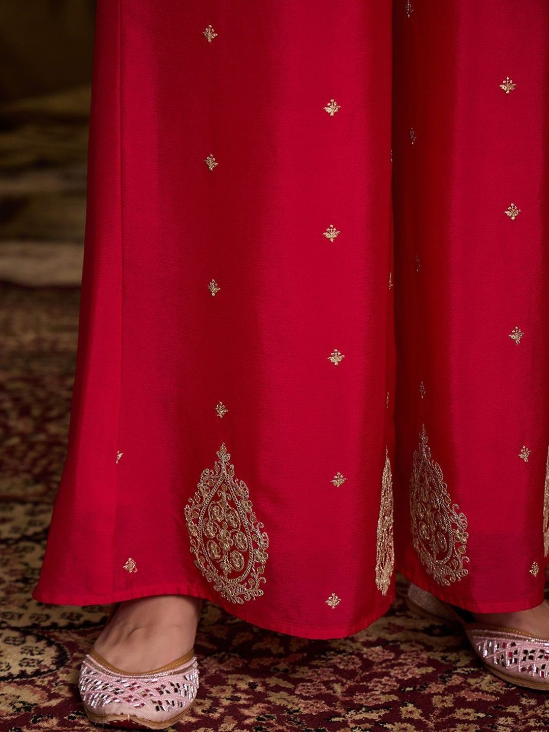 Dhiyona CH Women Embroidered Kurta Set with Contrast Dupatta