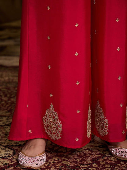 Dhiyona CH Women Embroidered Kurta Set with Contrast Dupatta