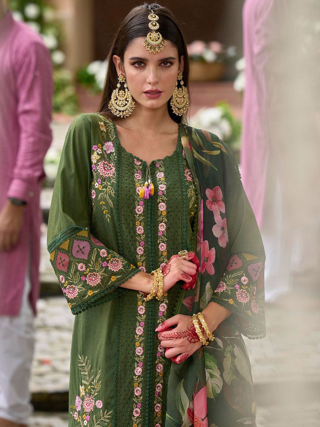 Women Floral Embroidered Panelled Thread Work Kurta with Trousers & With Dupatta