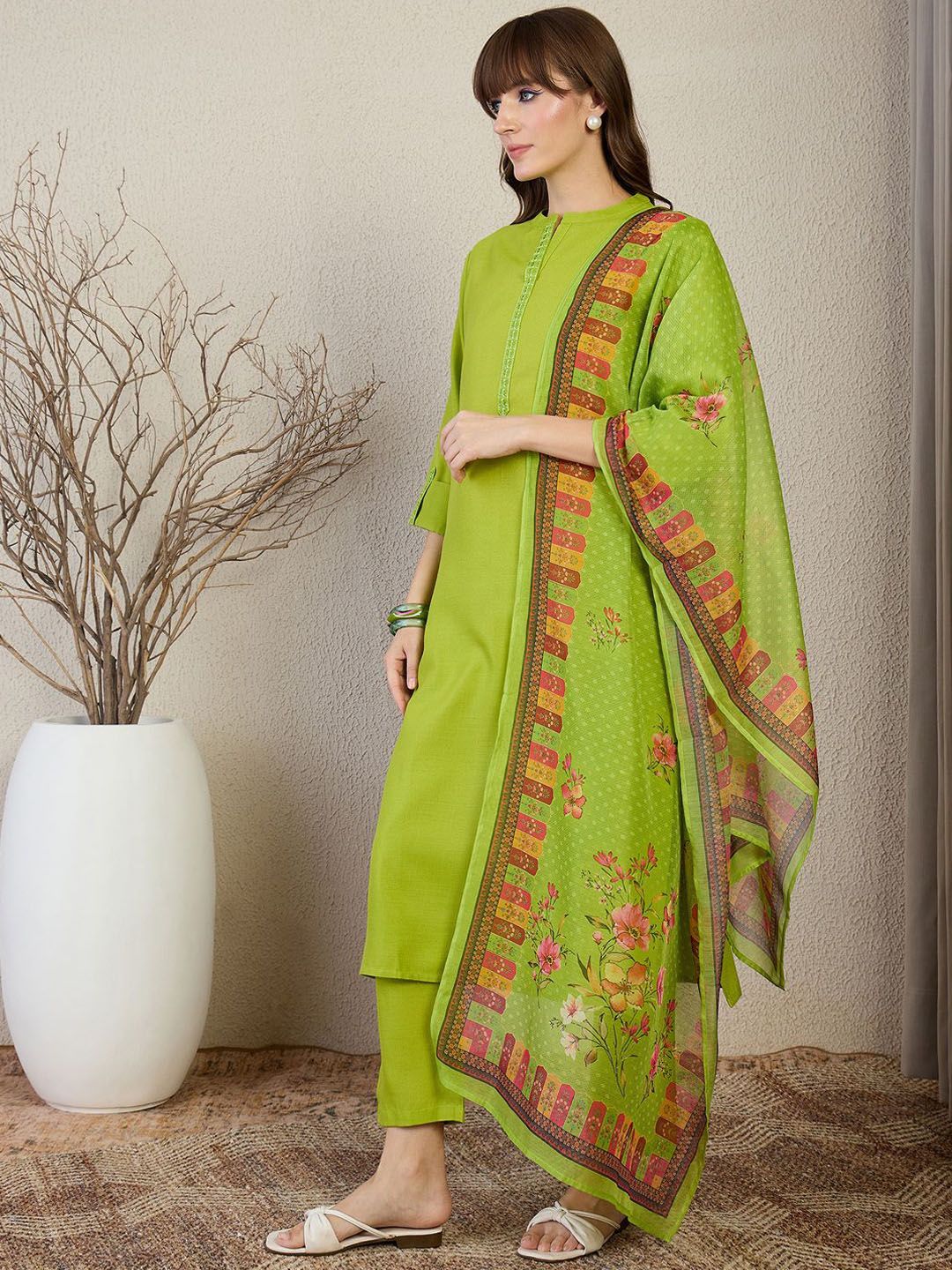 Dhiyona IE Women Ethnic Motifs Embroidered Regular Kurta, Trousers With Dupatta
