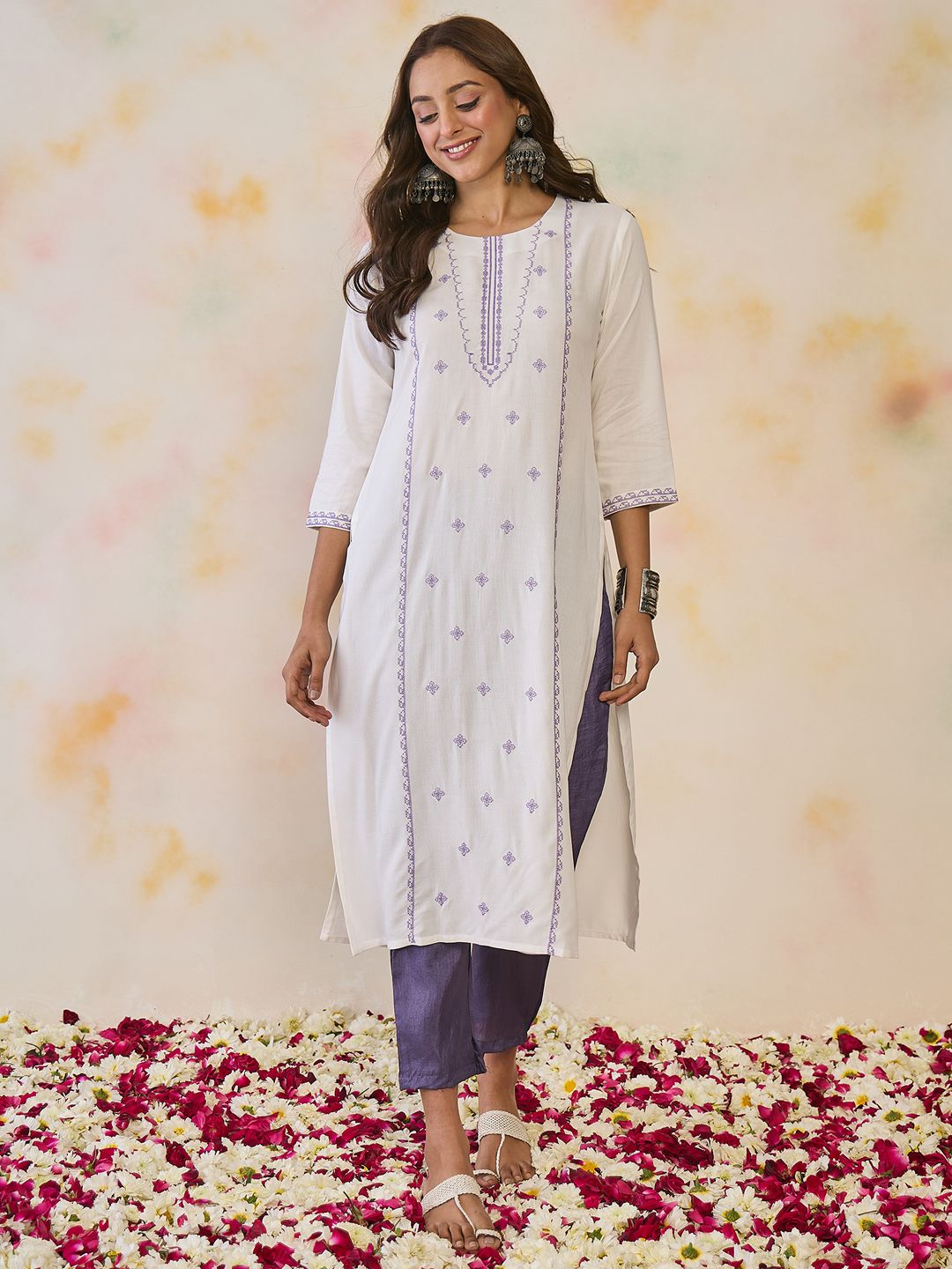 Dhiyona IE Women Ethnic Motifs Embroidered Thread Work Floral Kurta