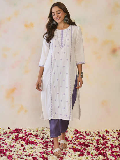 Dhiyona IE Women Ethnic Motifs Embroidered Thread Work Floral Kurta