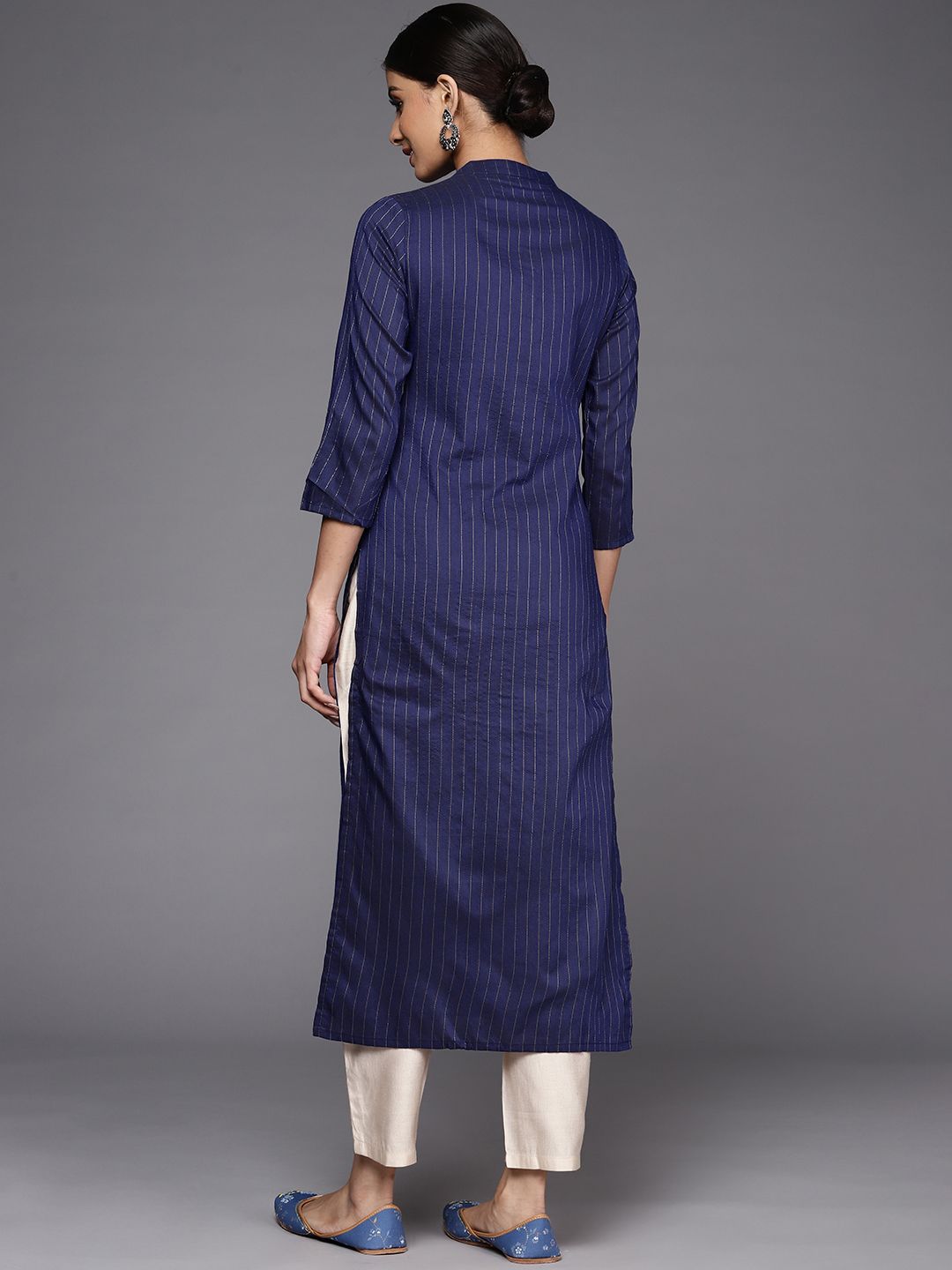 Dhiyona IE Women Navy Blue Striped Kurta