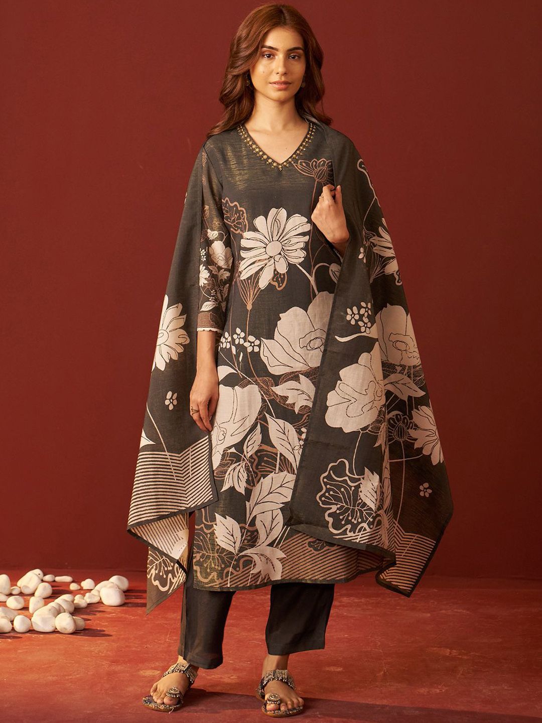 Dhiyona IE Floral Printed Beads and Stones Kurta With Trousers & \Dupatta