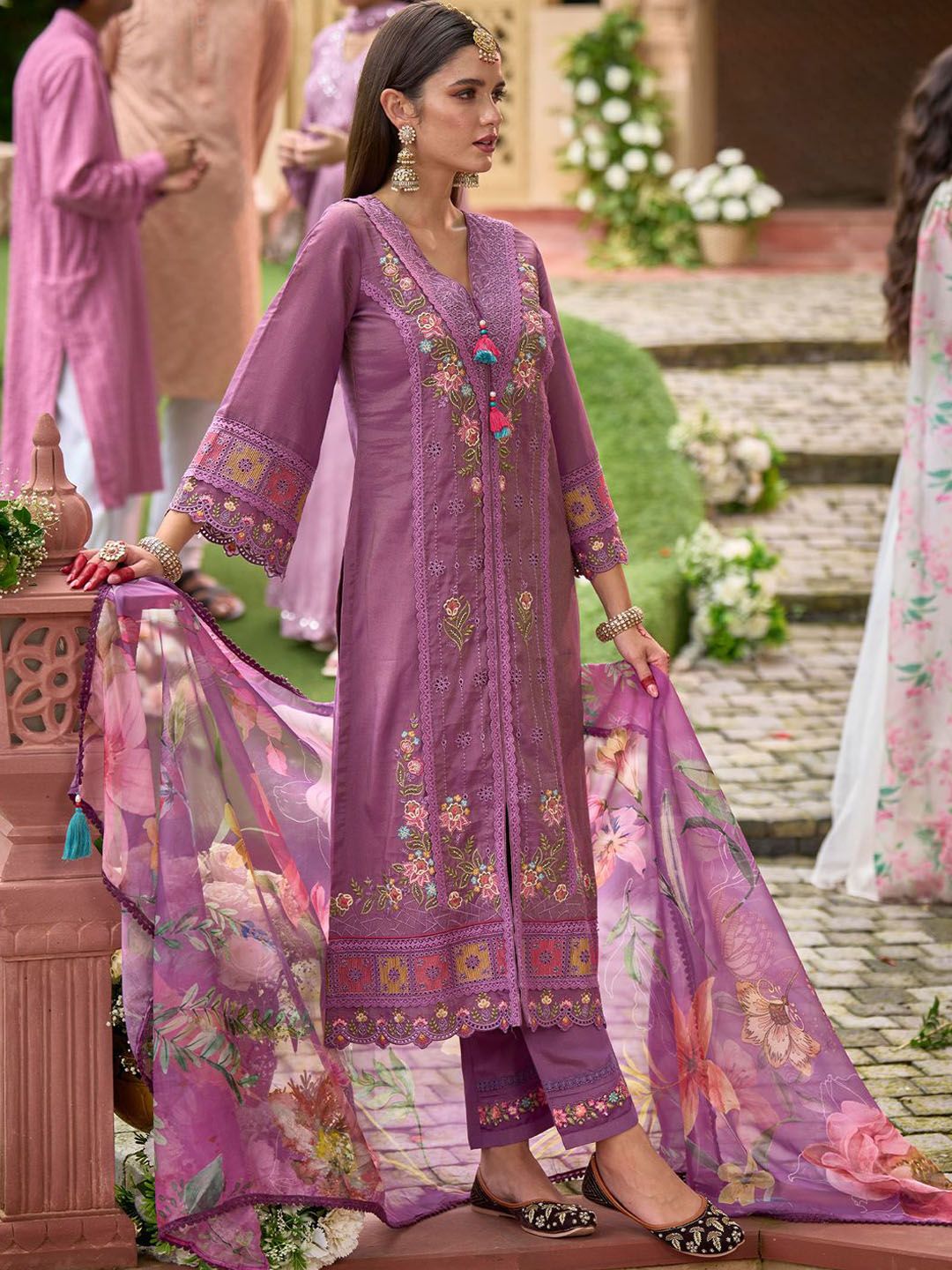 Women Floral Embroidered Panelled Thread Work Kurta with Trousers & With Dupatta