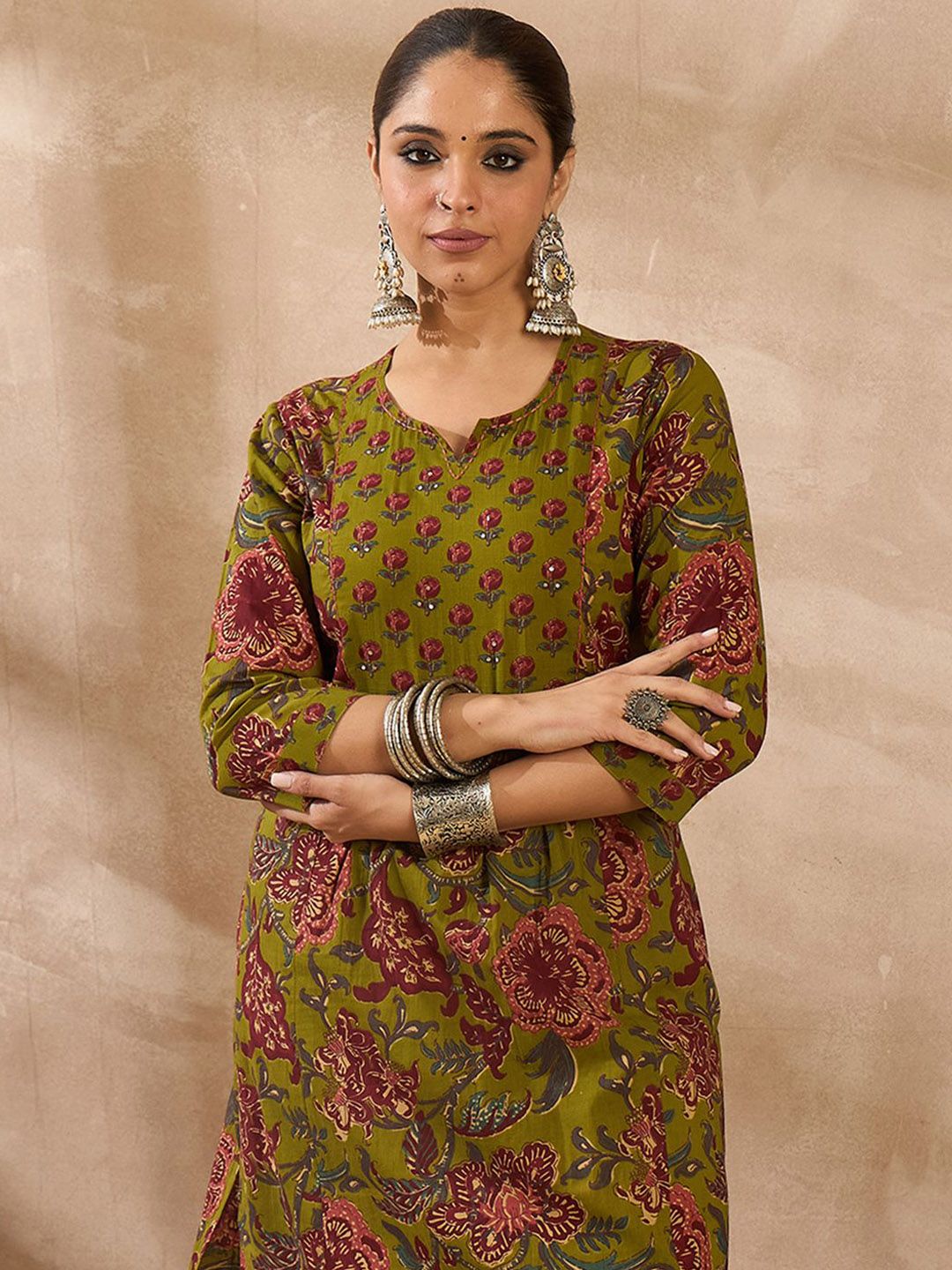 Dhiyona IE Floral Printed Notch Neck Pure Cotton Kurta With Trousers