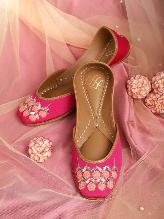 Dhiyona HOP Embellished Ethnic Mojaris