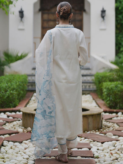 Women Floral Embroidered Regular Kurta with Trousers & With Dupatta