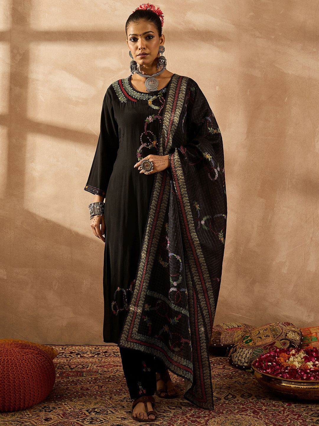 Dhiyona IE Women Floral Embroidered Regular Thread Work Kurta with Trousers & With Dupatta