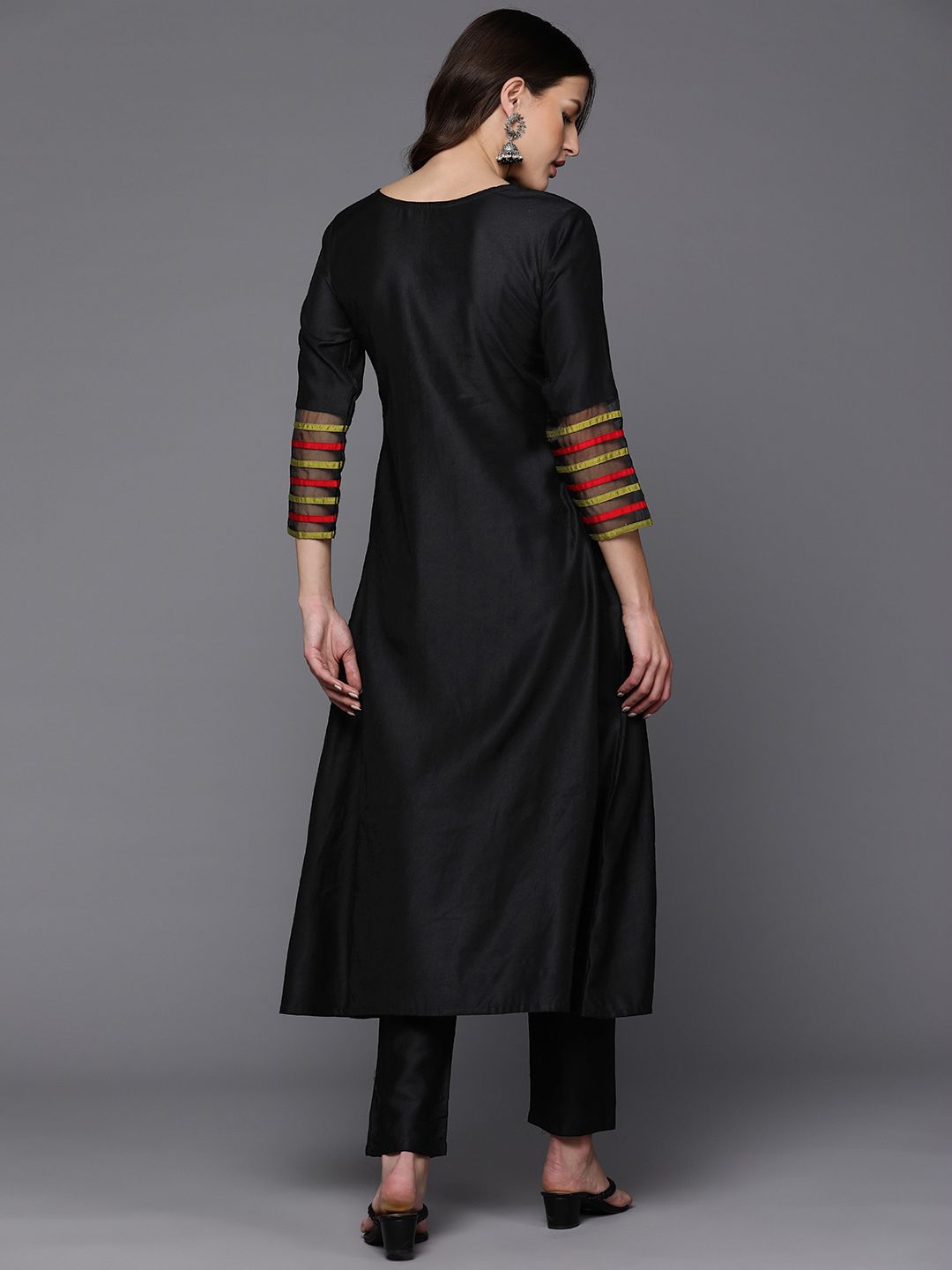 Dhiyona IE Women Floral Embroidered Regular Thread Work Liva Kurta with Trousers