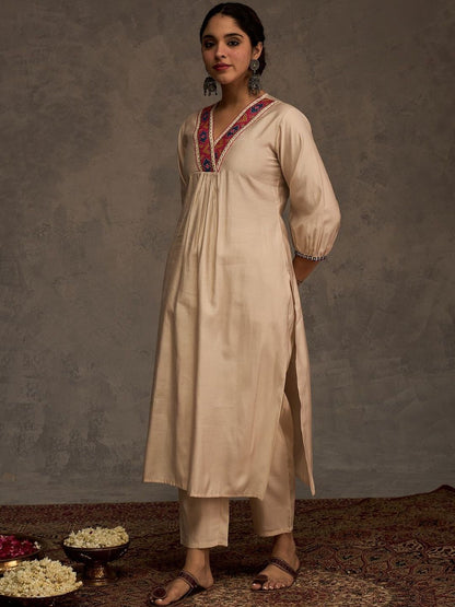 Ethnic Motifs Embroidered A-Line Thread Work Kurta With Trouser