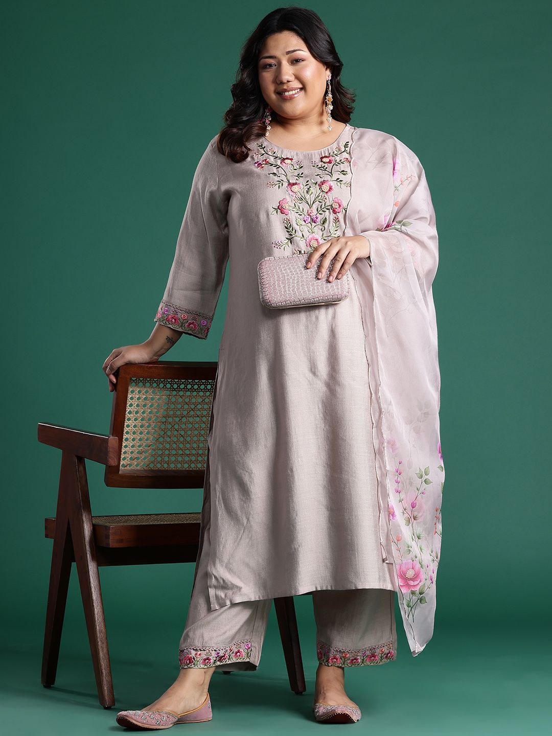 Floral Embroidered Regular Thread Work Round Neck Kurta with Trousers & Dupatta