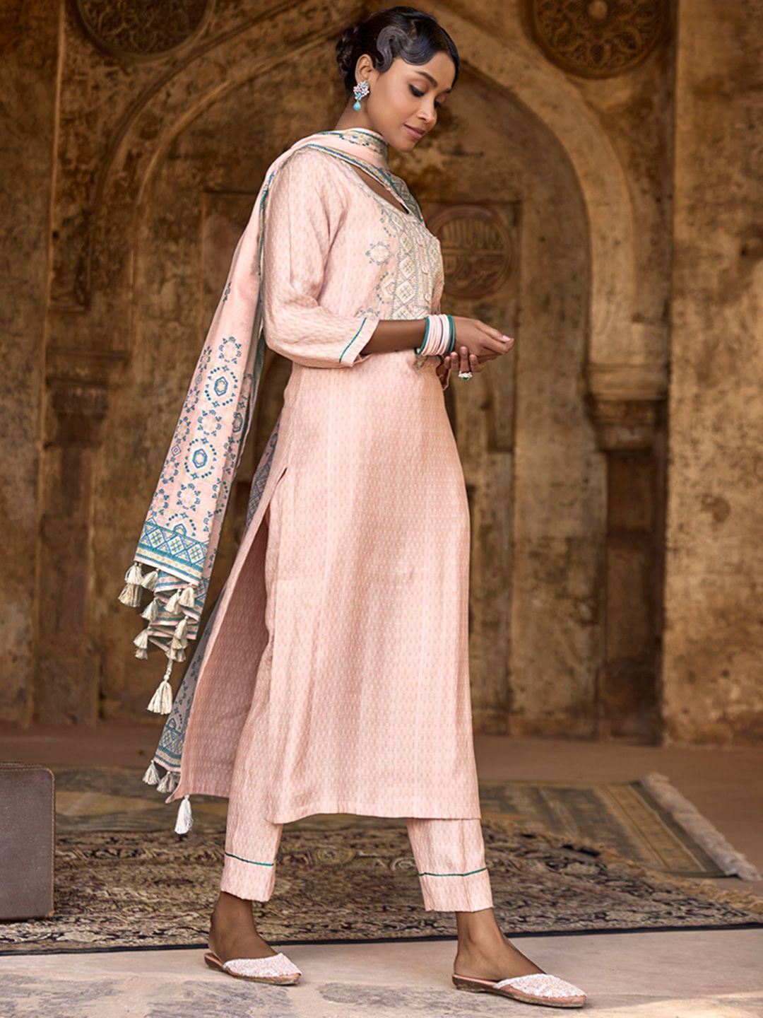 Dhiyona WP Geometric Printed Round Neck Thread Work Kurta With Trousers & Dupatta