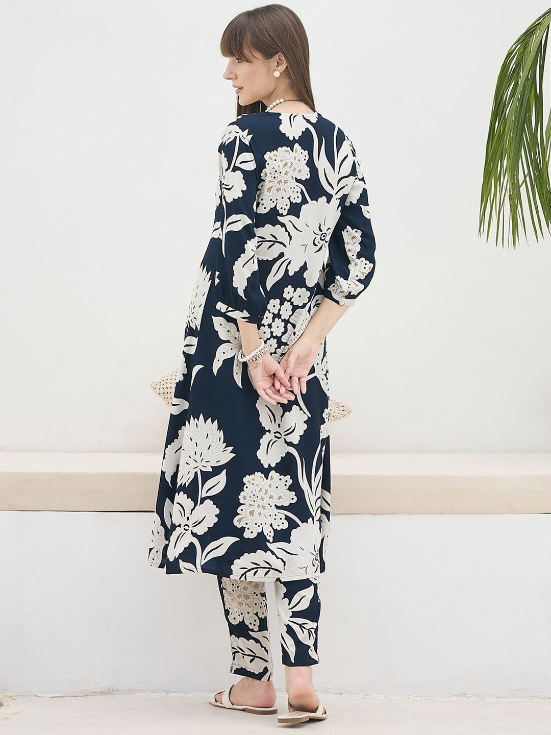 Dhiyona IE Floral Printed V-Neck Tunic & Trousers