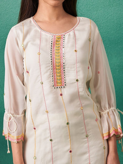 Women Floral Embroidered Regular Thread Work Kurta with Trousers & With Dupatta