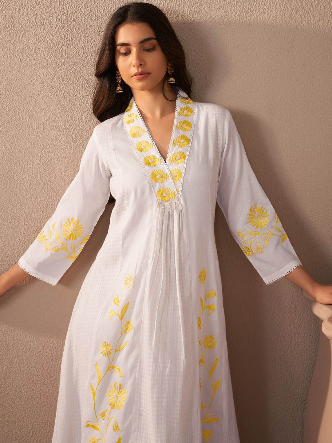 Dhiyona IE Women Floral Embroidered Regular Thread Work Pure Cotton Kurta with Trousers & With Dupatta