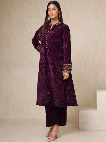 Dhiyona SO Women's Women Regular Beads and Stones Velvet Kurta with Palazzos & With Dupatta