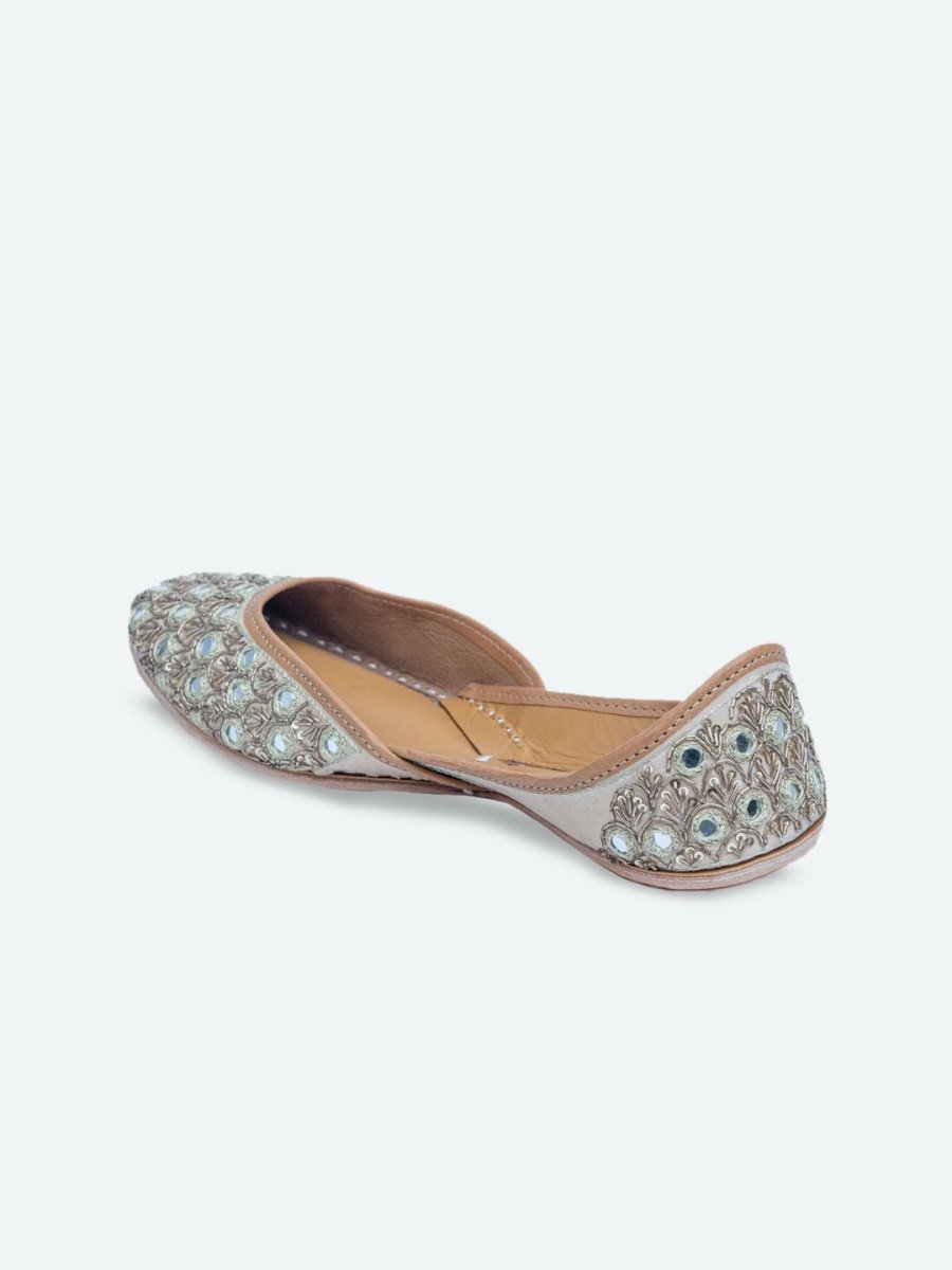 Dhiyona AK Women Cream-Coloured Ethnic Embellished Fabric Mojaris