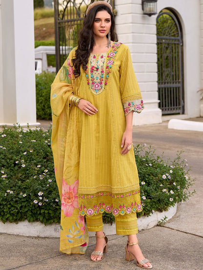Women Floral Embroidered Regular Thread Work Pure Cotton Kurta Sets