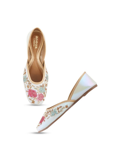 Dhiyona AK Women Embellished Mojaris Flats