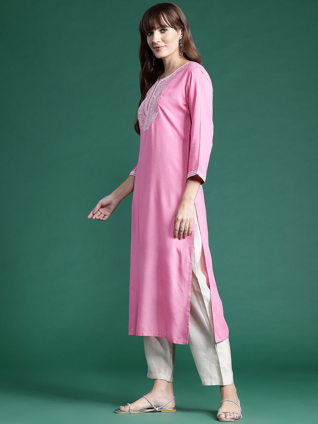 Dhiyona IE Women Floral Embroidered Thread Work Kurta