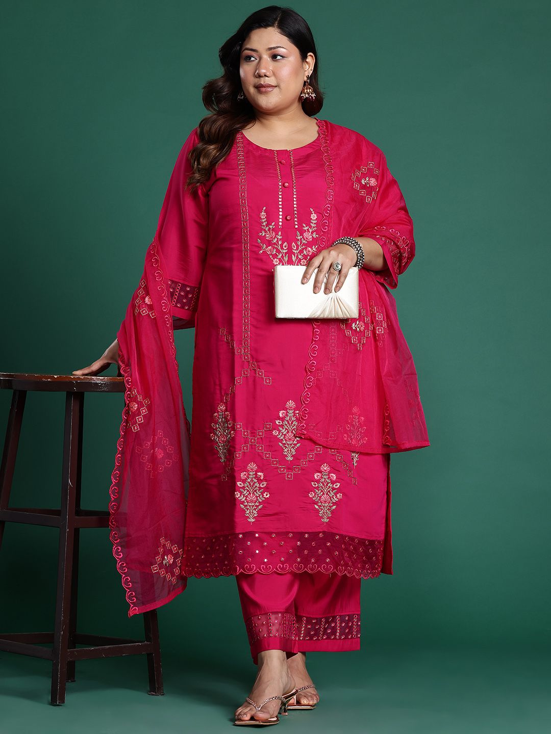 Plus Size Ethnic Motifs Embroidered Mirror Work Kurta Set