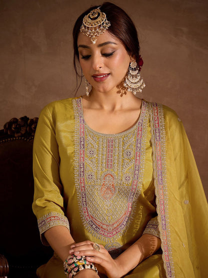 Floral Yoke Design Thread Work Straight Kurta