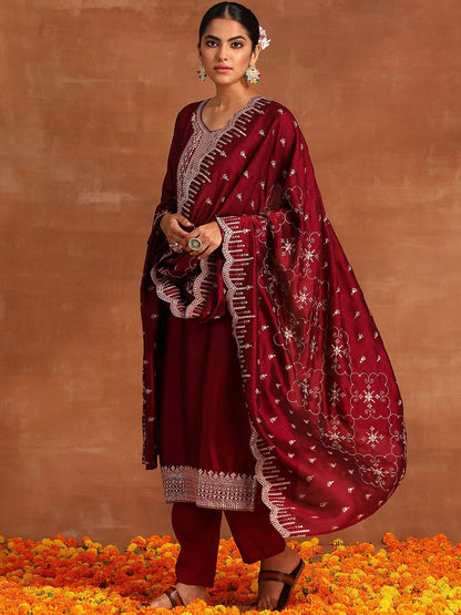 Dhiyona IE Floral Yoke Design V-Neck Sequinned Detail Straight Kurta & Trousers With Dupatta