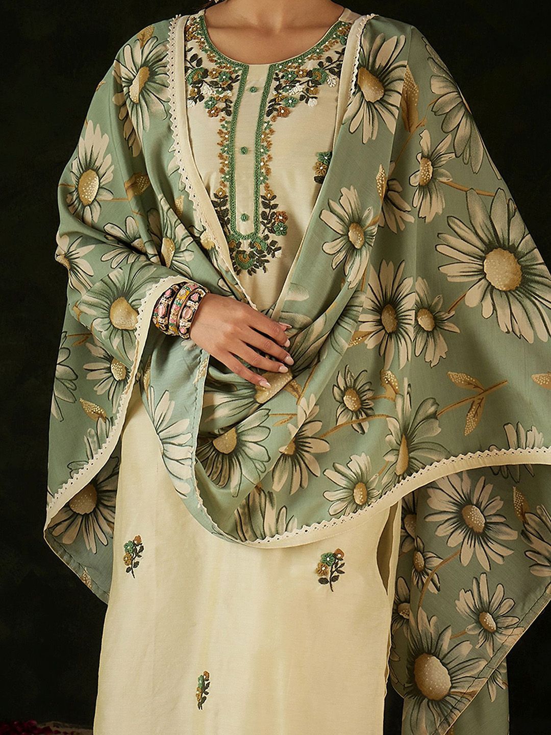 Women Floral Embroidered Regular Thread Work Kurta with Trousers & With Dupatta