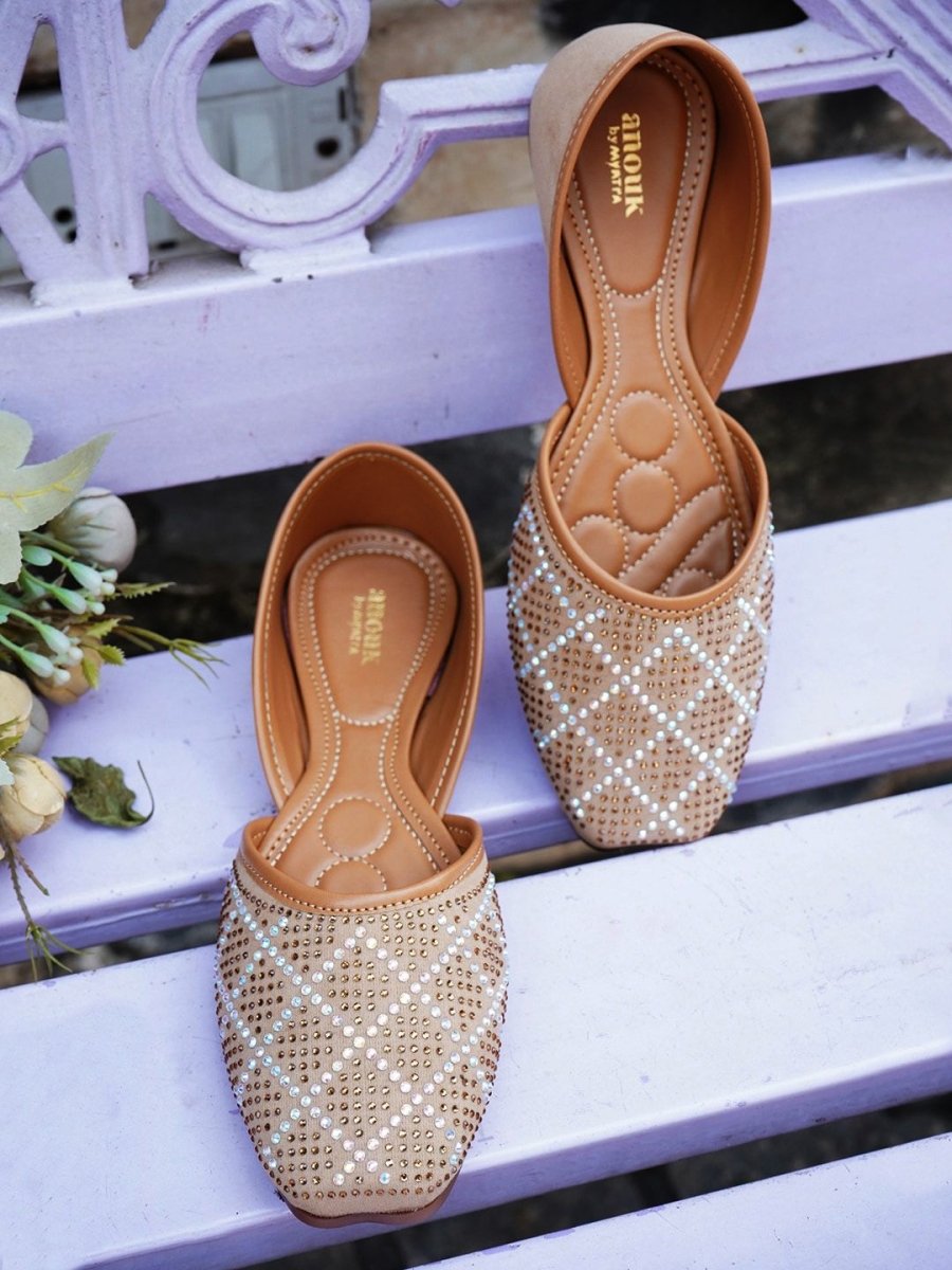 Dhiyona AK Embellished Mojaris