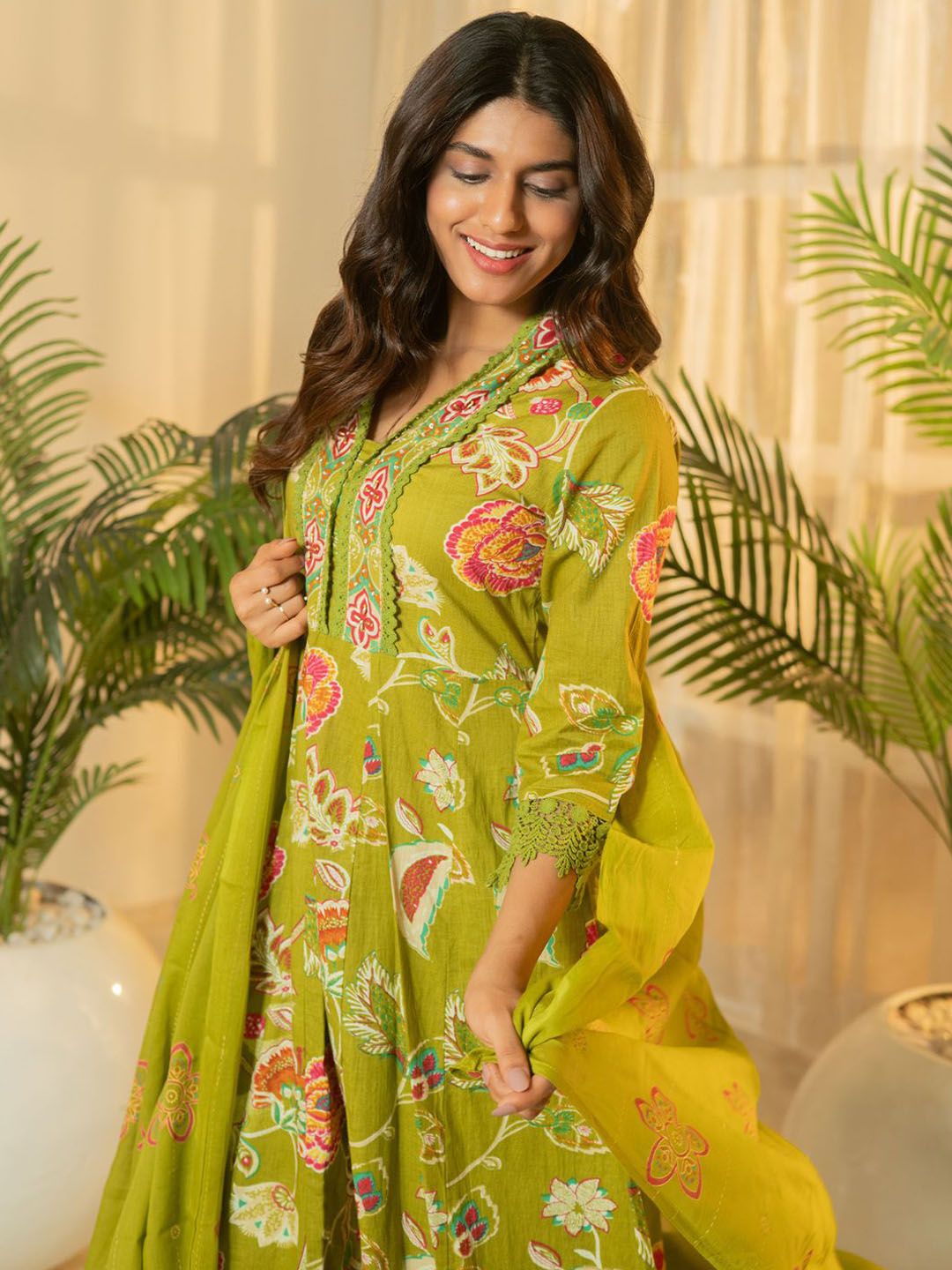 Dhiyona IE Women Floral Printed Beads &Stones Pure Cotton Kurta with Trousers & With Dupatta