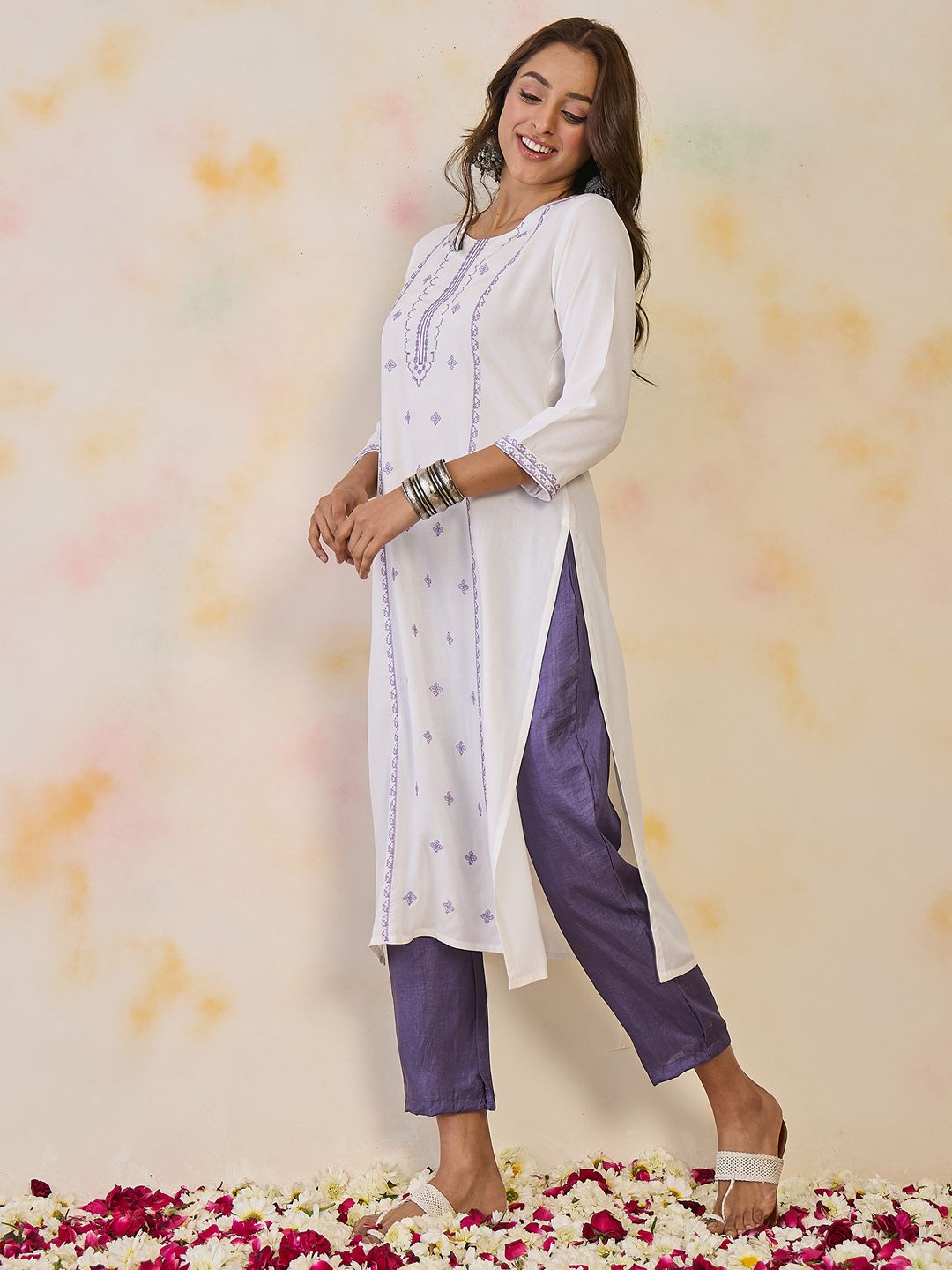 Dhiyona IE Women Ethnic Motifs Embroidered Thread Work Floral Kurta