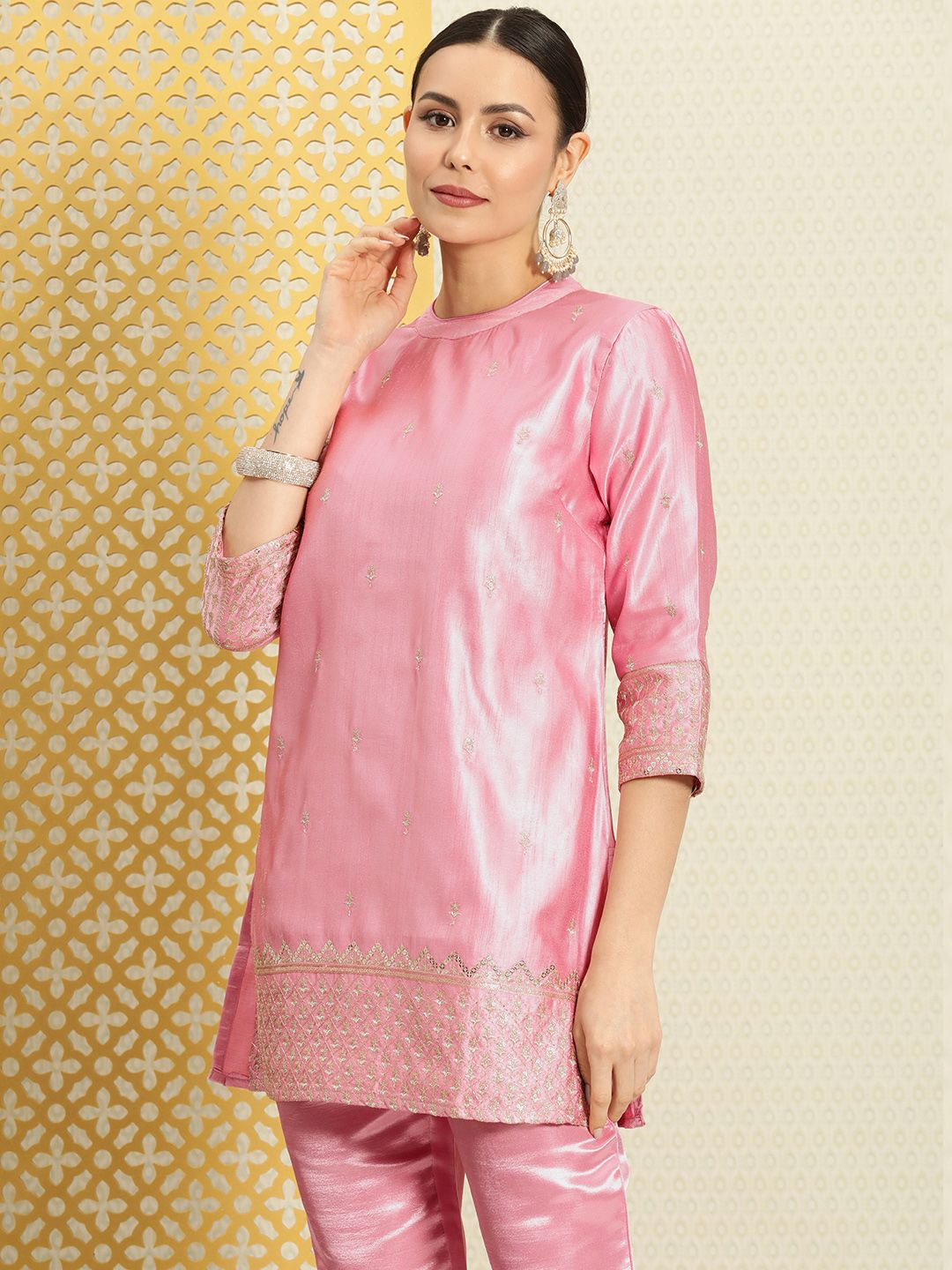 Dhiyona PD Women Women Jashn Zari Work Regular Kurti with Trousers