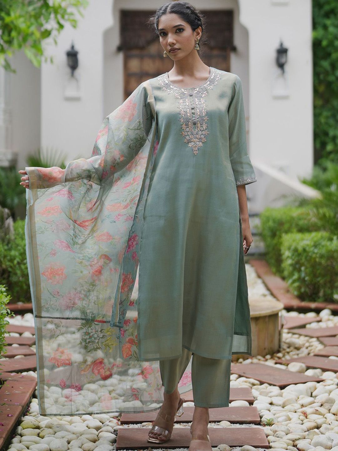 Women Ethnic Motifs Embroidered Thread Work Kurta Trousers With Printed Dupatta