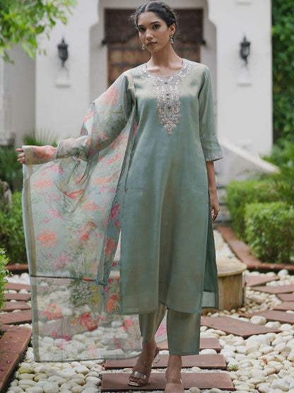 Women Ethnic Motifs Embroidered Thread Work Kurta Trousers With Printed Dupatta