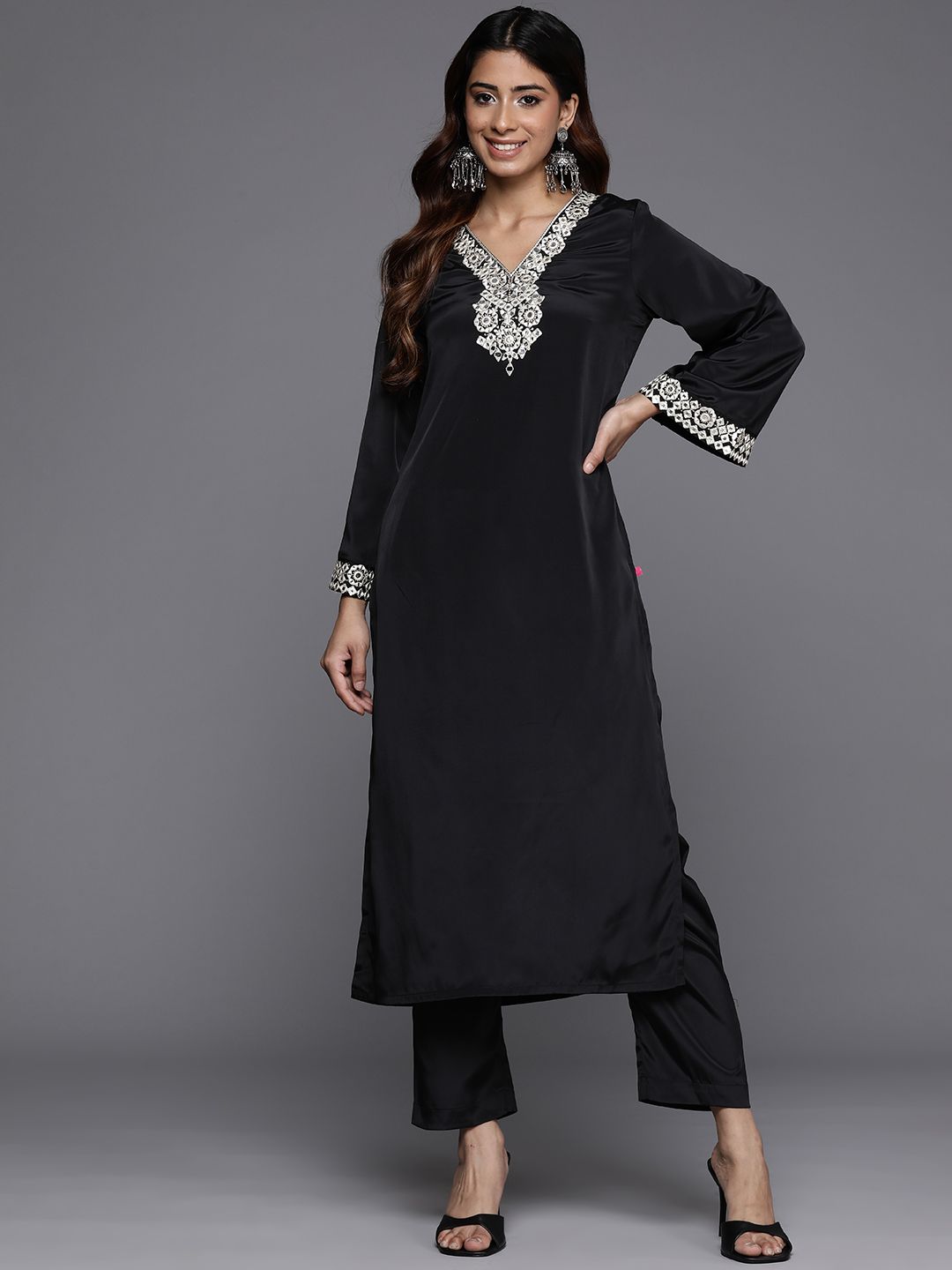 Dhiyona VA Women'sEmbroidered Mirror Work Kurta with Trousers