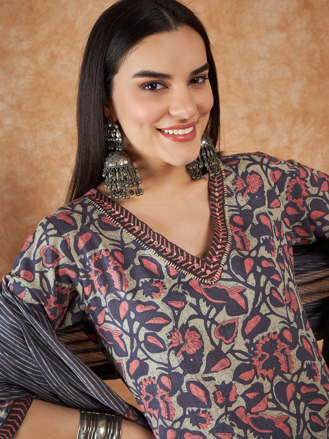 Dhiyona SN Women's Floral Printed Straight Kurta With Trousers & Dupatta