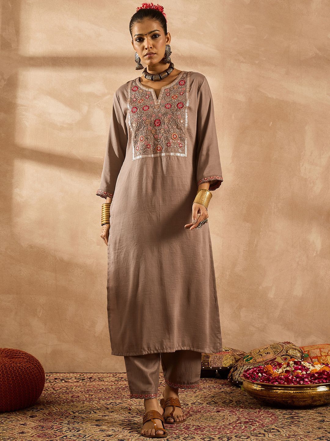 Dhiyona IE Women Ethnic Motifs Embroidered Regular Thread Work Kurta with Trousers & With Dupatta