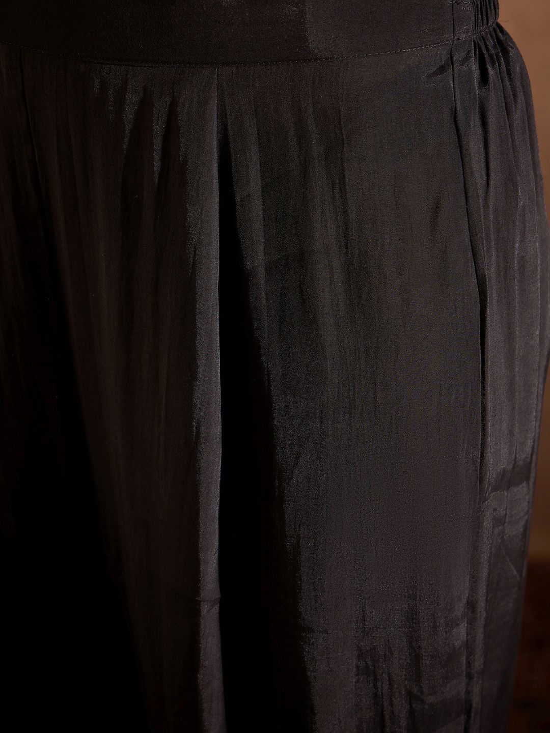 Dhiyona IE Floral Embroidered Thread Work Straight Kurta With Trousers And Dupatta