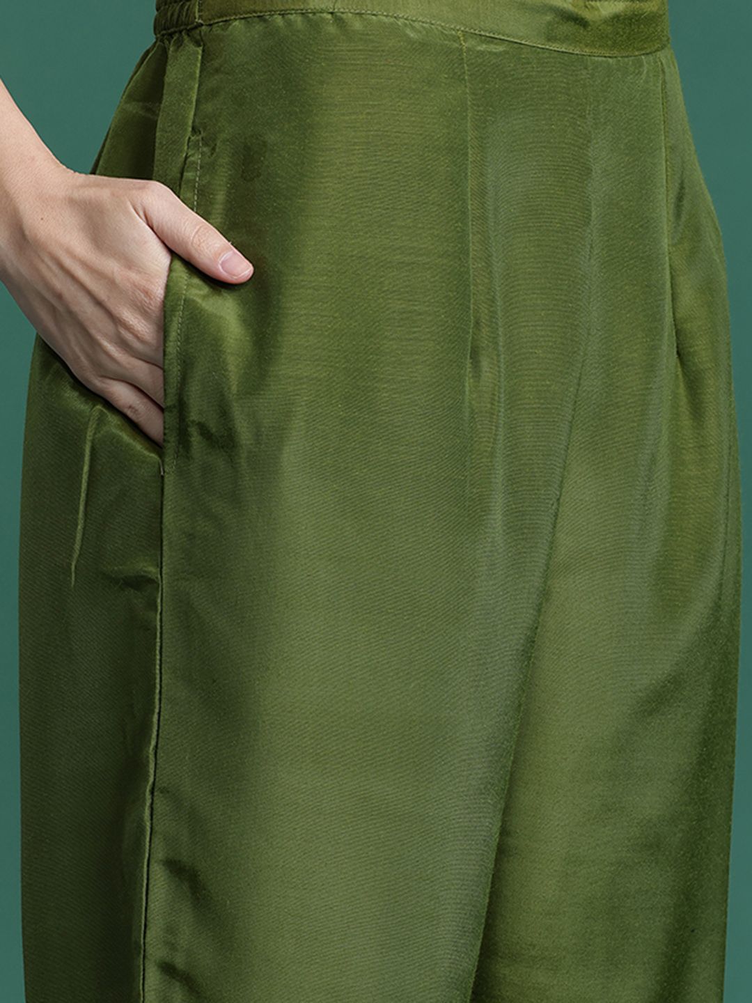 Ethnic Motifs Kurta with Trousers & Dupatta