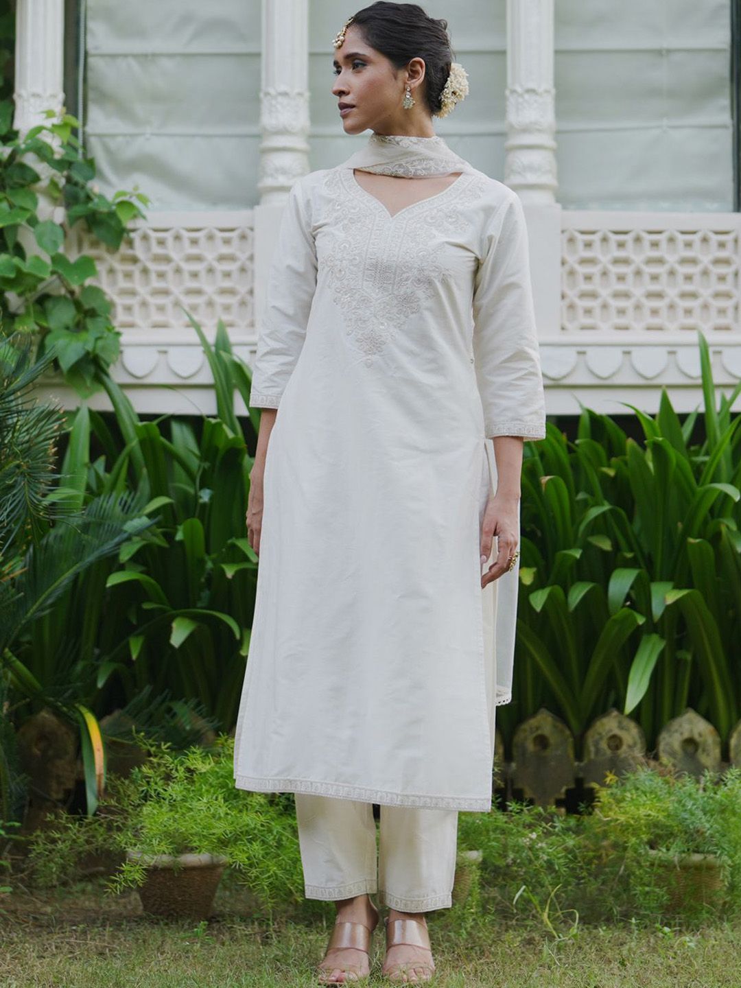 Dhiyona IE Floral Embroidered Thread Work Kurta with Trousers & Dupatta