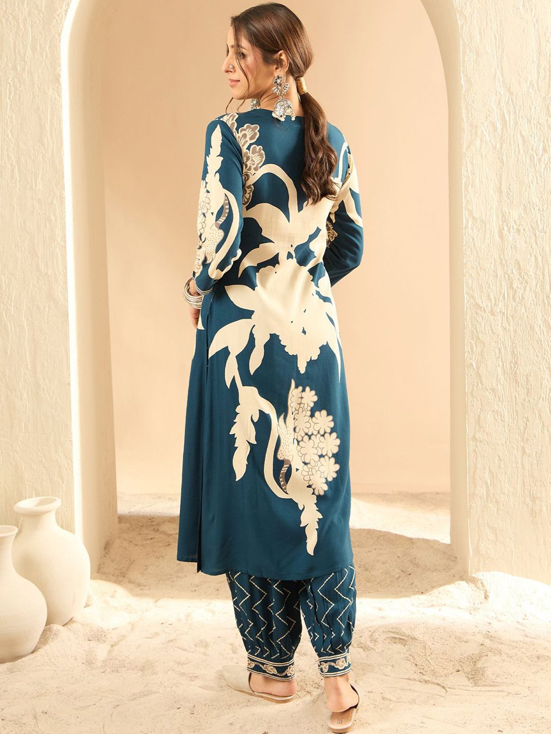 Dhiyona IE Women Floral Printed Regular Sequinned Kurta with Salwar