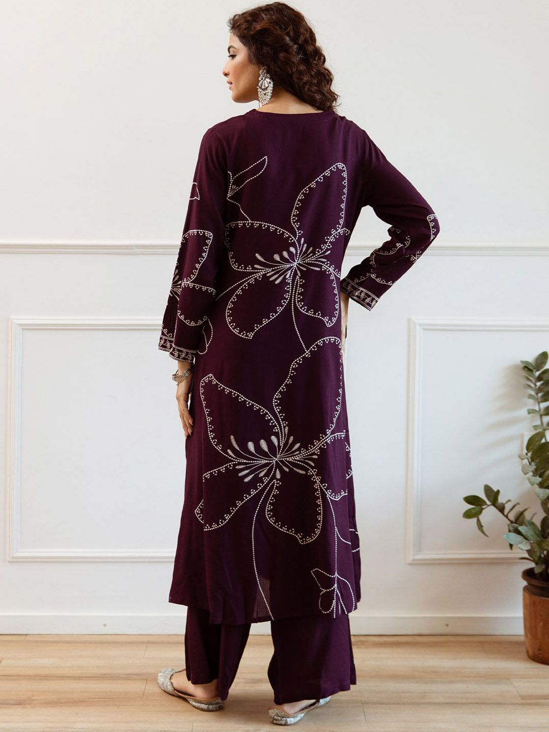 Dhiyona IE Women Floral Embroidered Regular Sequinned Kurta with Trousers