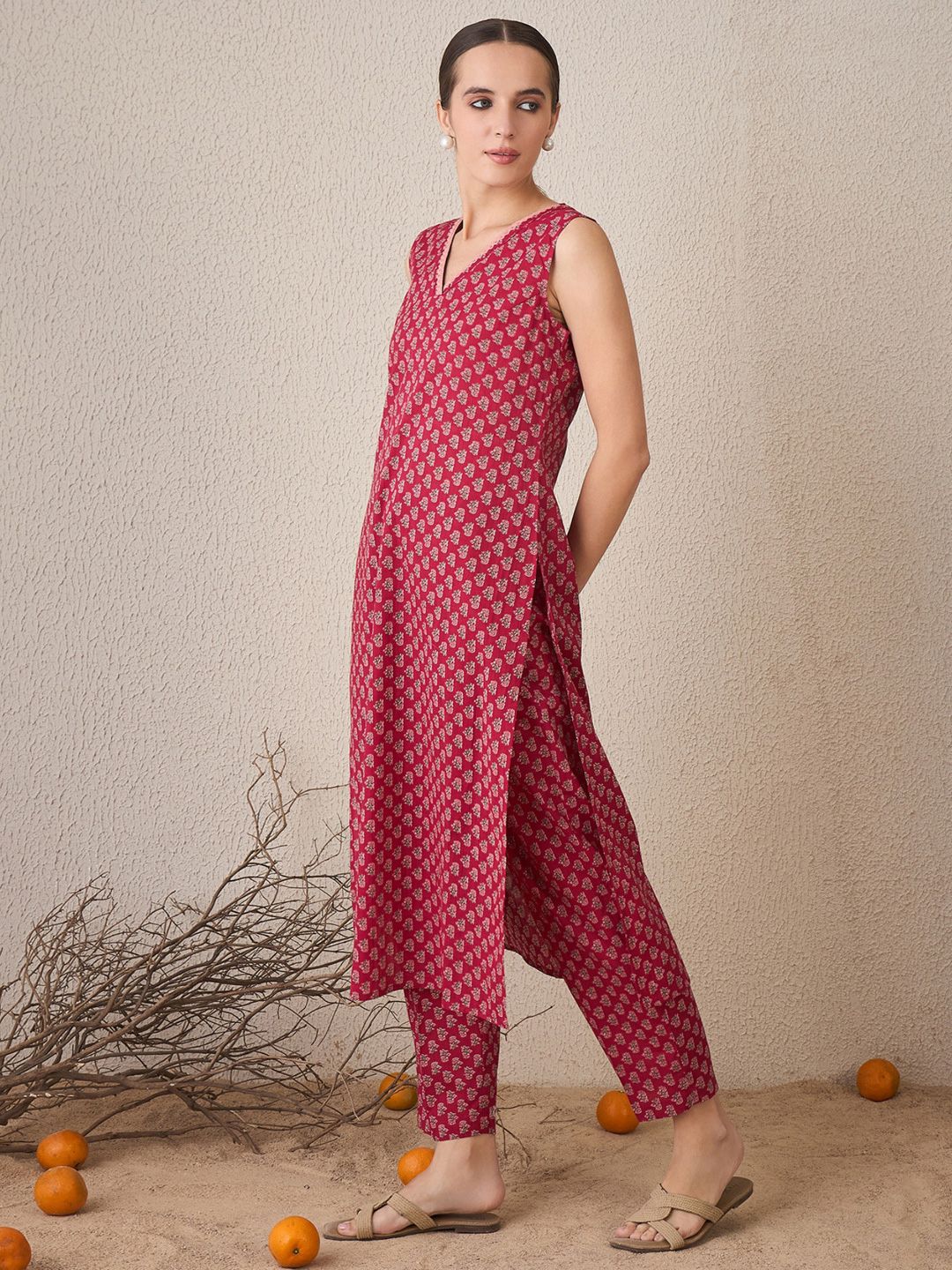 Dhiyona IE Floral Printed Pure Cotton Sleeveless V-Neck Straight Kurta With Trousers